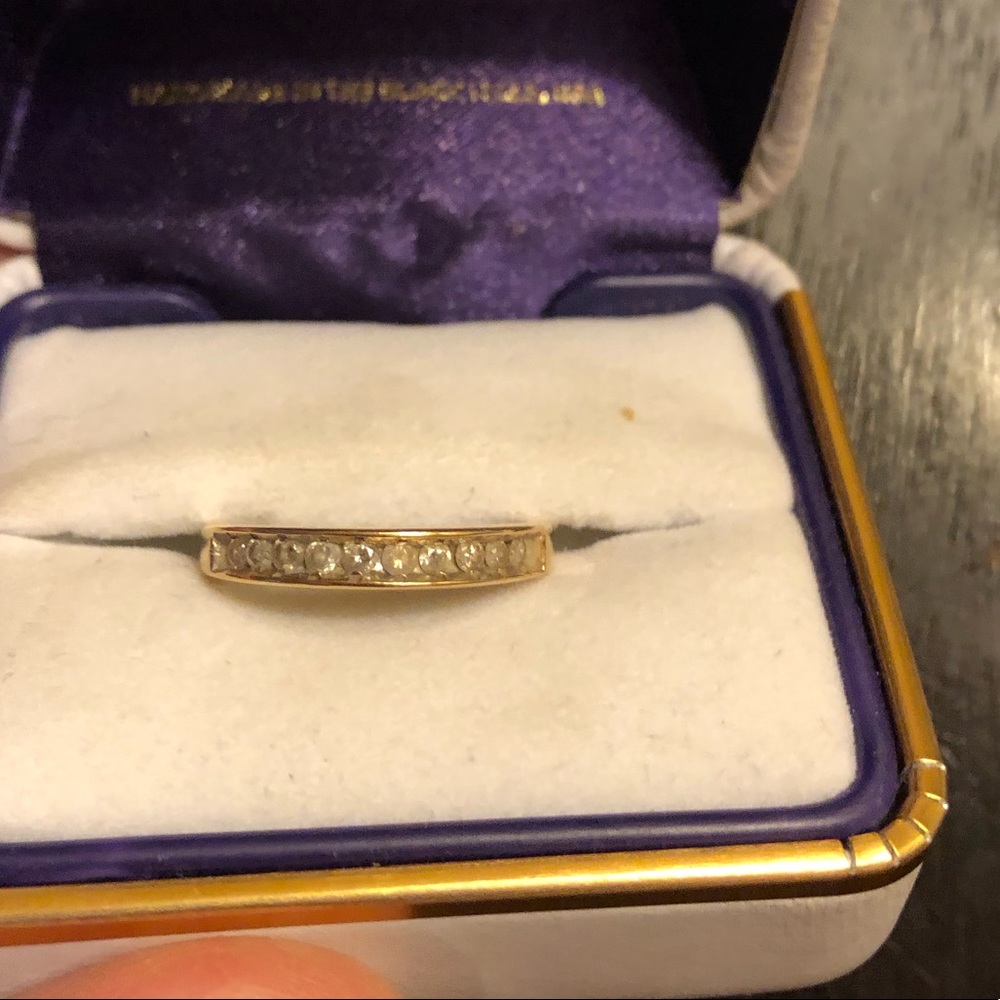 Ladies wedding band.